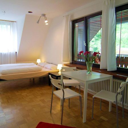 Hostel Waldblick ไฟรบวร์กอิมไบรส์เกา ภายนอก รูปภาพ