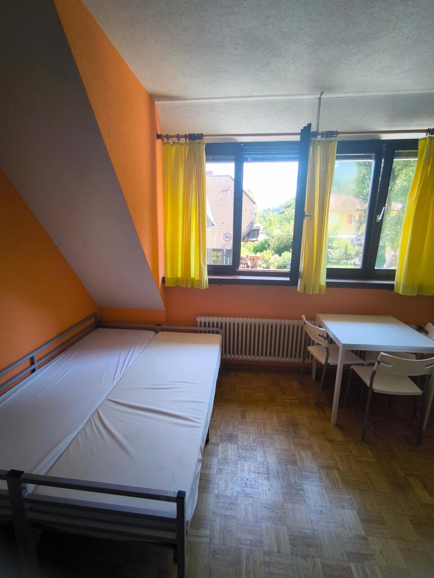 Hostel Waldblick ไฟรบวร์กอิมไบรส์เกา ภายนอก รูปภาพ